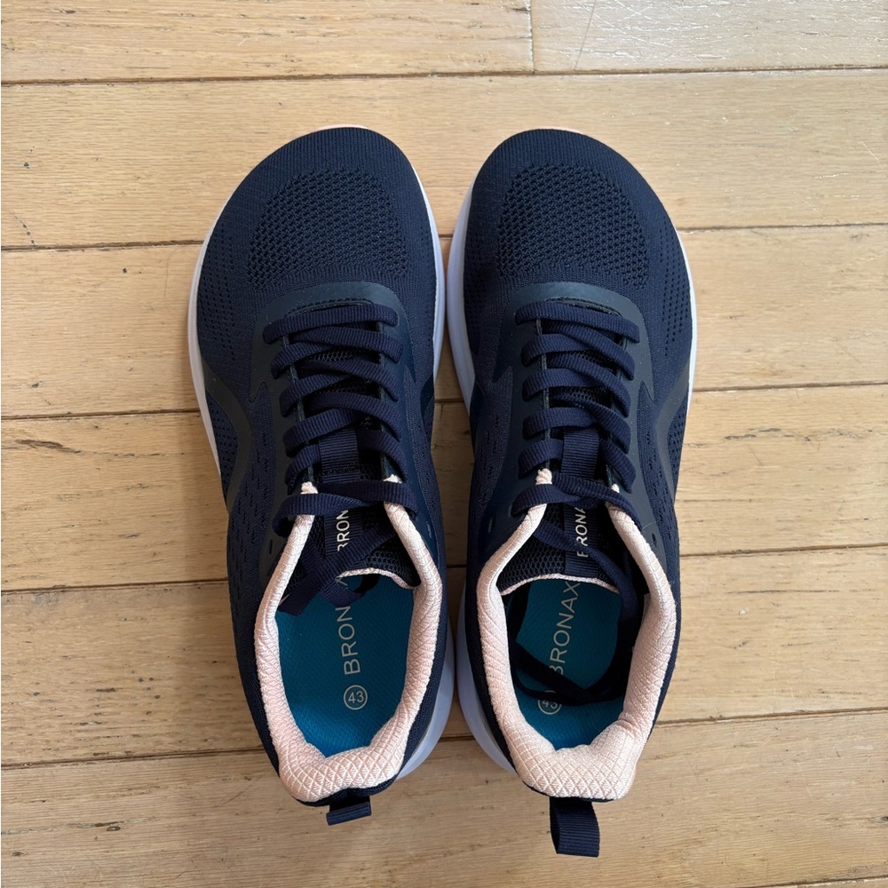 Bronx Ladies Dark Blue/Pink trim running sneakers